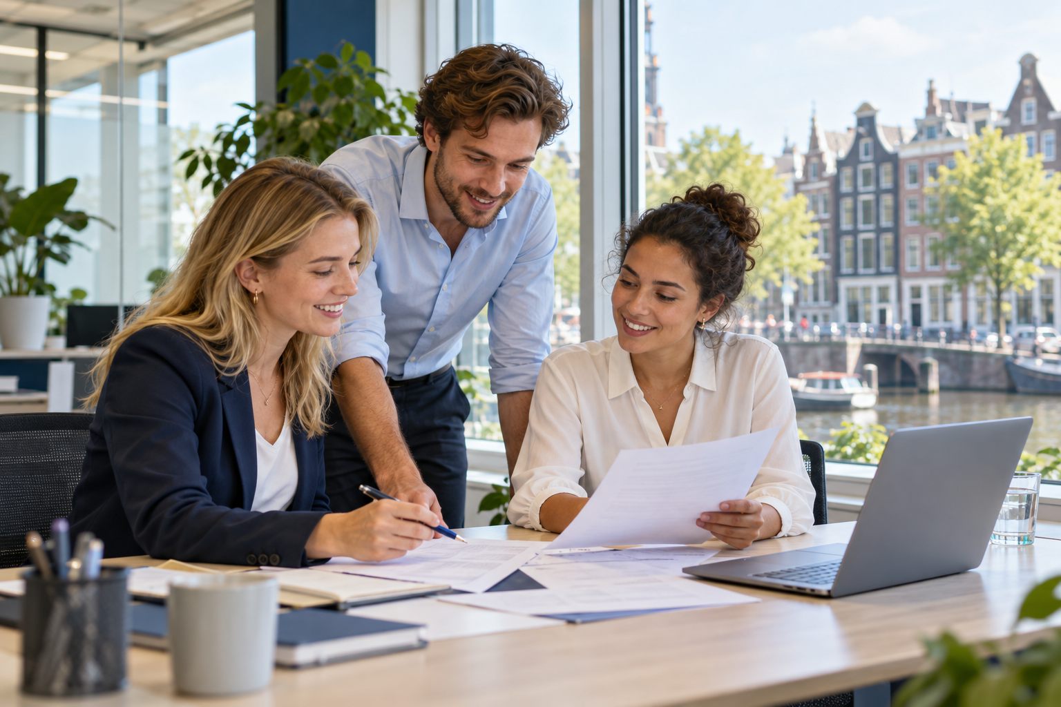 Administratief werk in Amsterdam — illustratieve foto